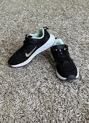 Легенькі кросівки nike 33,5 розміру