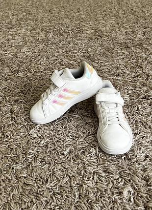 Кросівки adidas 30 розміру