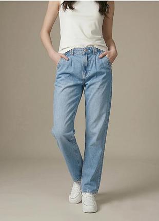 Джинсы straight slim с эффектом стирки