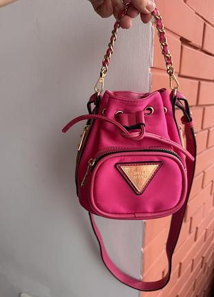 Сумка-мешок river island- женская,молодежная,сочетание нейлона и экокожи, колеру фуксии,через плечо
