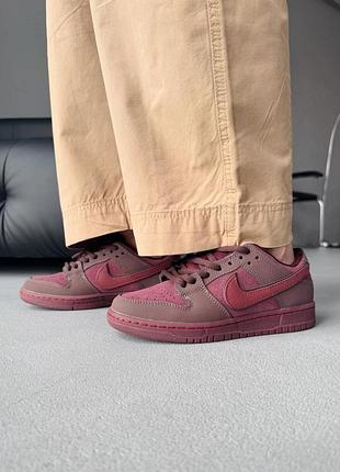 😍 жіночі кросівки nike sb dunk low city of love burgundy crush