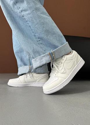 Кросівки жіночі nike air jordan 1 low triple white