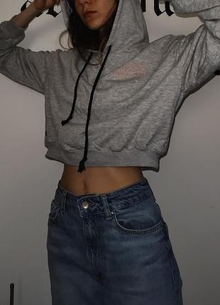 Худи серое женское укороченное goldi серое oversize с принтом с капюшоном