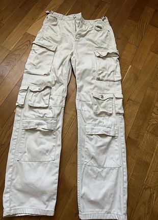 Джинси з карманами,на талії можна регулювати,це bershka(38)