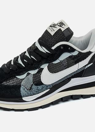 Nike vaporwaffle sacai black white 2