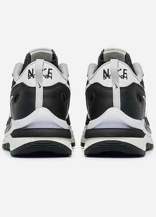 Nike vaporwaffle sacai black white 4