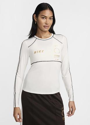 Белый лонгслив женский nike с контрастной черной строчкой и графическими принтами