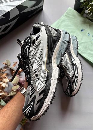Off-white be right back black white 6