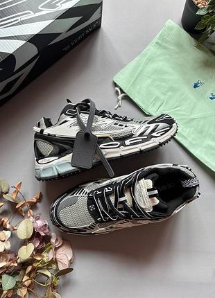 Off-white be right back black white 9