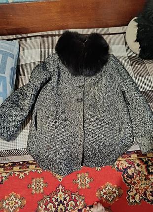 Продам зимнее пальто, мех настоящий.