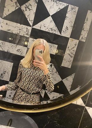 Продається плаття з принтом fendi