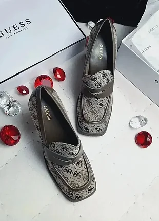 Guess оригінал коричневі лофери на підборах 4
