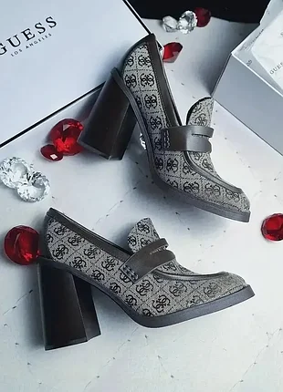 Guess оригінал коричневі лофери на підборах 5