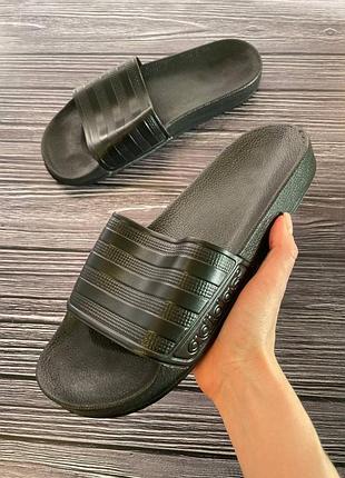 Шлепанцы adidas  с нюансом