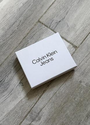 Коробка calvin klein jeans от кошелька
