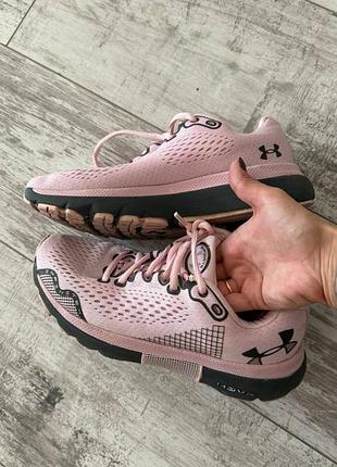 Розовые кроссовки under armour hovr infinite (размер 36)