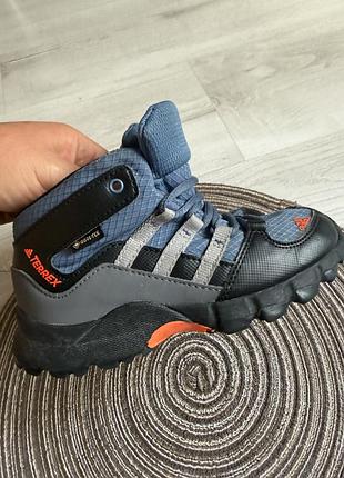 Дитячі черевики adidas terrex mid gtx 27розміру 2