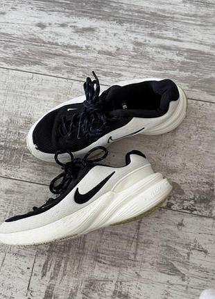 Оригинальные кроссовки nike черно-белые на объемной подошве (размер 36)