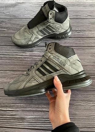 Ботинки adidas с нюансом