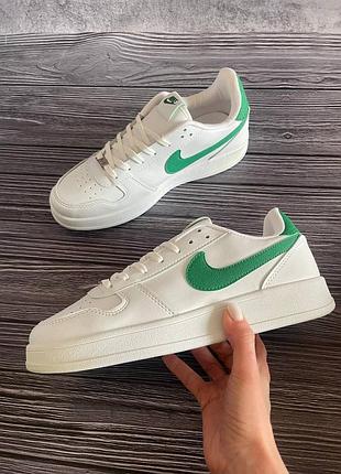 Nike   кроссовки с нюансом