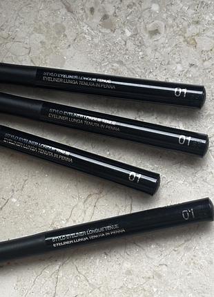 Стійкий підводка-маркер для очей kiko milano ultimate pen long wear eyeliner, відтінок 01 (чорний)