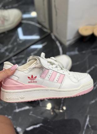 Кросівки adidas жіночі 37 розмір в ідеальному стані