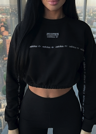 Укороченный свитшот adidas