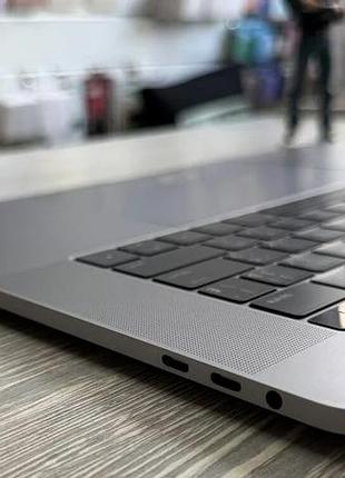 Ноутбук macbook pro 15 2016 space grey / 15.4" (2880x1800) ips / intel core i7-6820hq (4 (8) ядер по 2.7 - 3.6 ghz) / 16 gb ddr3 / 5