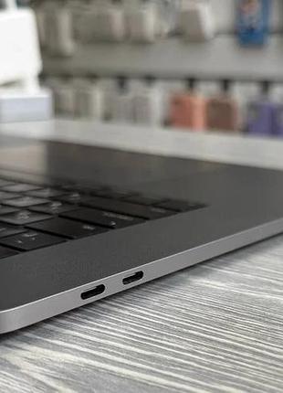 Ноутбук macbook pro 15 2016 space grey / 15.4" (2880x1800) ips / intel core i7-6820hq (4 (8) ядер по 2.7 - 3.6 ghz) / 16 gb ddr3 / 6