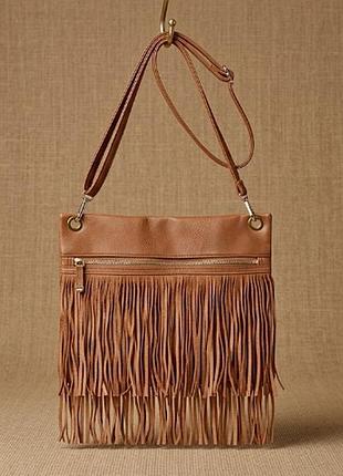 Женская сумка через плечо (crossbody) с бахромой от бренда new look в стиле бохо.