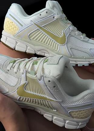 Кроссовки nike zoom vomero 5 бело-салатовые


✨ характеристики:
• бренд: nike
• размер обуви: 38 и 40
• союз 38 - 24 см; 40 - 25.5 см
• состояние: нов