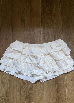 Юбка мини шорты в рюшку белая shein