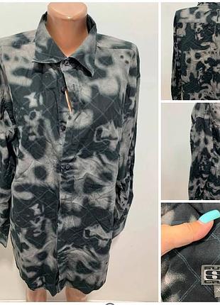 Хлопковая брендовая рубашка с принтом в отличном состоянии l-xl, пог60, пот50, рукав53, длина79
