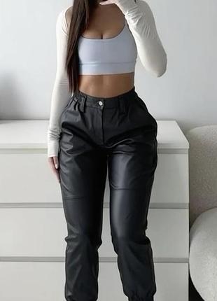 Штани жіночі чорні екошкіра 🖤 теплі 🤩 джогери на резинці ✨ bershka s/m 📐 шкіряні штани жіночі