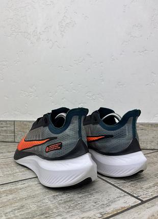Nike zoom gravity 4