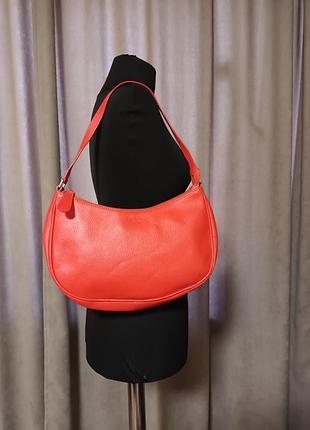 Сумка багет небольшая в коралловом цвете osprey london кожзам