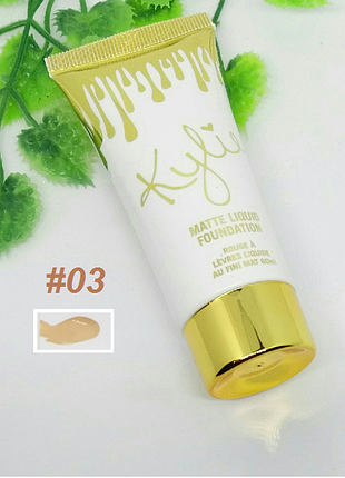 Тональный крем с матирующим эффектом №3