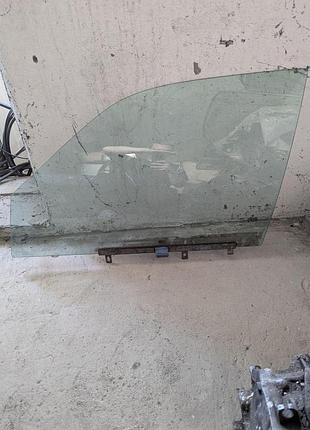 Скло передніх лівих дверей vw passat b4 / b3 (88-97)