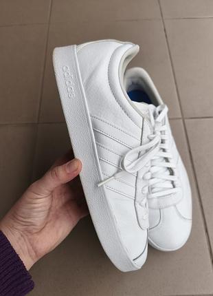 Шкіряні кросівки adidas