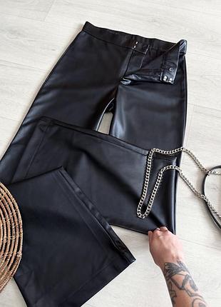 Кожаные брюки клеш zara