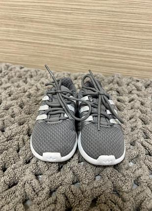 Дитячі кросівки adidas 20 розміру