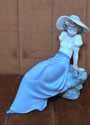Lladro статуэтка фарфор девушка с птичкой listening to the birds' song