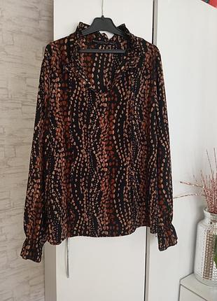 Блуза з довгими рукавами. must haves