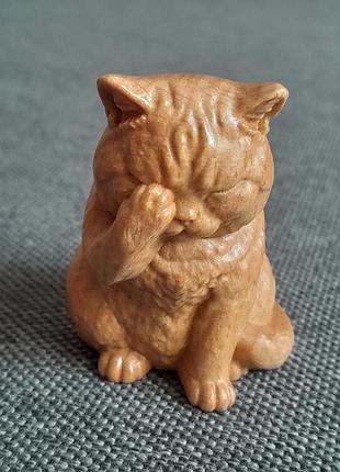 Древесная фигурка котик