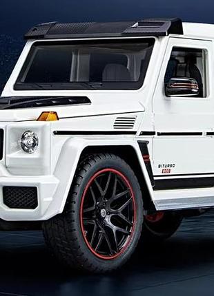 Масштабна модель автомобіля mercedes-benz brabus g800 1:18 білий