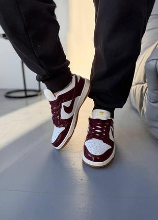 Nike dunk low lx dark team red croc 4