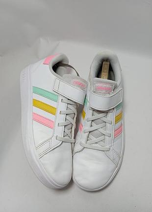 Кросівки adidas , білі  для дівчинки