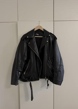 Куртка жіноча zara косуха чорна