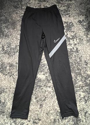 Продаю спортивні штани nike dri-fit