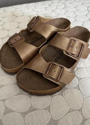Шкіряні шльопанці birkenstock